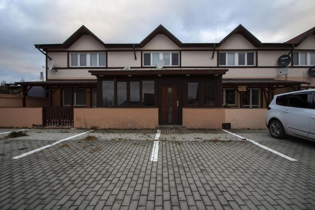 Apartman Adam Veľký Slavkov Exterior foto